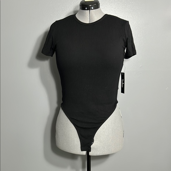 Lulus Tops - Lulu's Black Short Sleeve Fitted Bodysuit